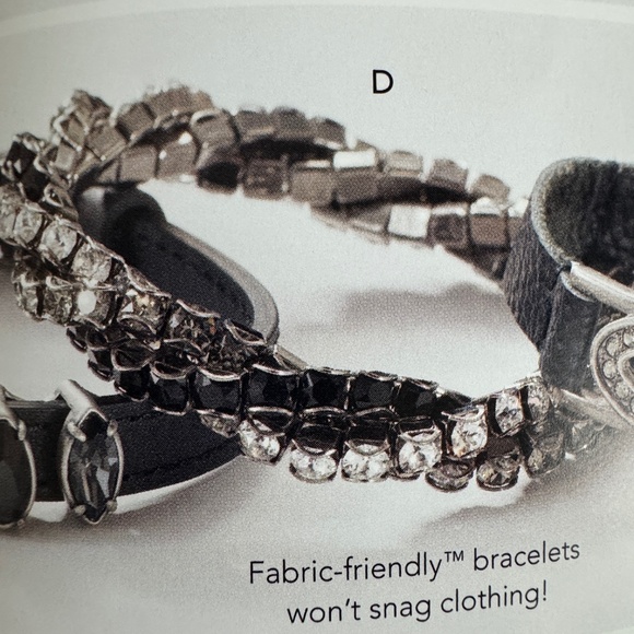 Reduced! Swarovski "Twisted" Black and Diamond crystal STRETCH bracelet, NEW - Picture 1 of 2